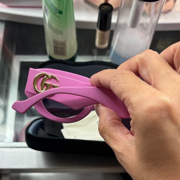 Gucci Bold Pink Sunglasses - Picture 3 of 4